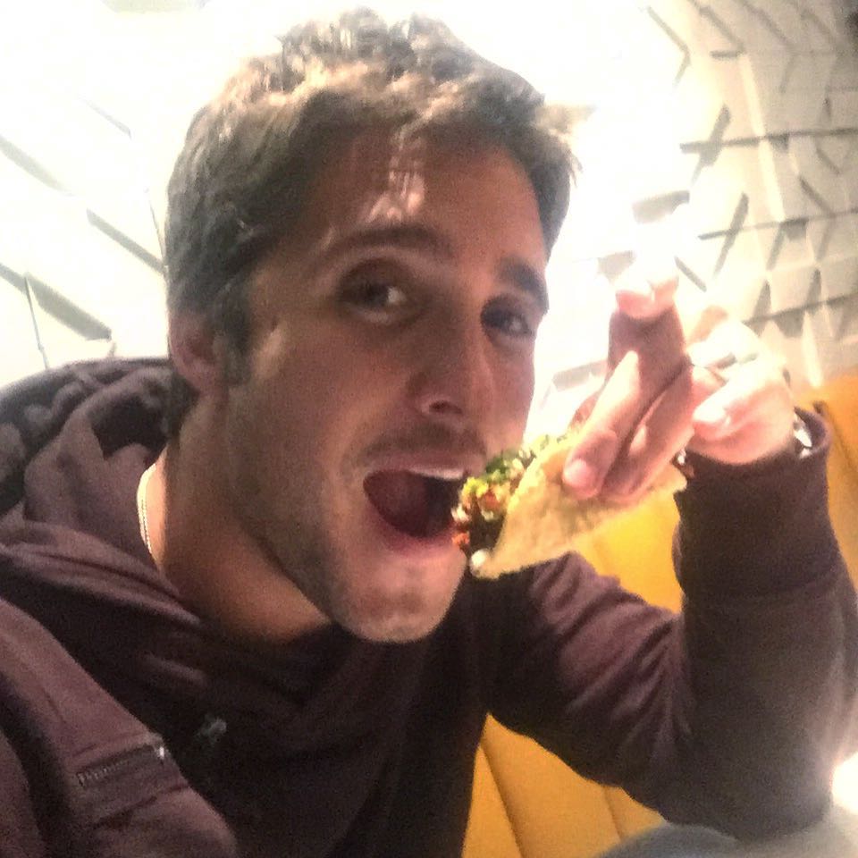 Diego Boneta luciendo sexi 