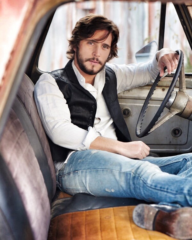 Diego Boneta luciendo sexi 