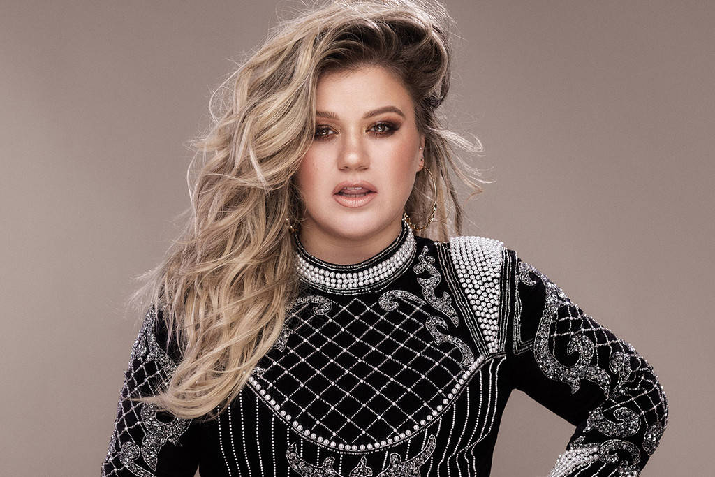 Kelly Clarkson en la portada de su disco 