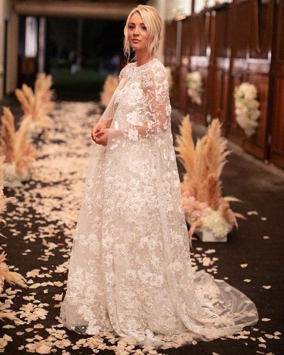 chica con vestido de novia