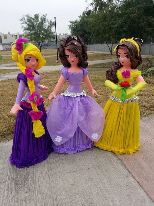Piñatas con el rostro de las princesas de Disney 