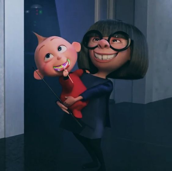 Edna modas sosteniendo a jack jack 