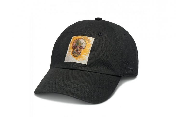 gorra negra con calavera 