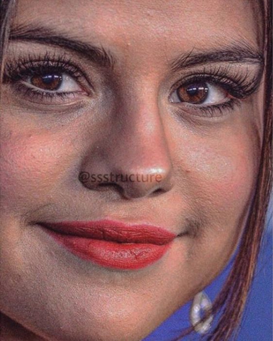 Selena Gomez de cerca y sin photoshop