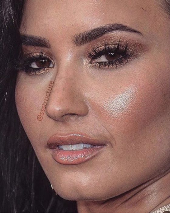 Demi Lovato de cerca y sin photoshop