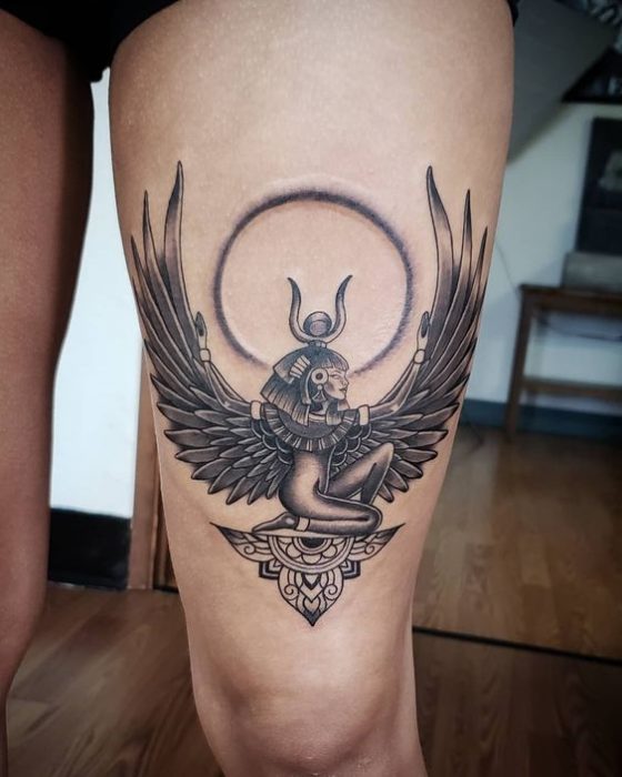 Tatuaje egipcio de Isis