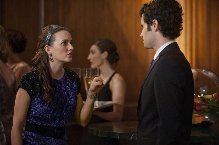 Escena de la serie gossip girls. Blair y dan peleando