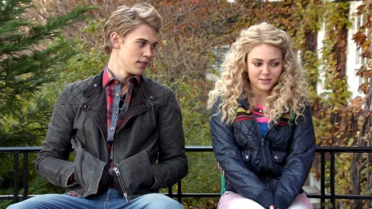 Escena de la serie the carrie daries, pareja conversando en un parque