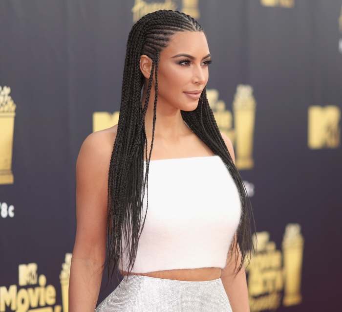 Kim kardashian con trenzas 