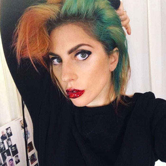 Lady Gaga con el cabello de colores 