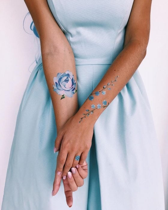tatuaje de rosas azules