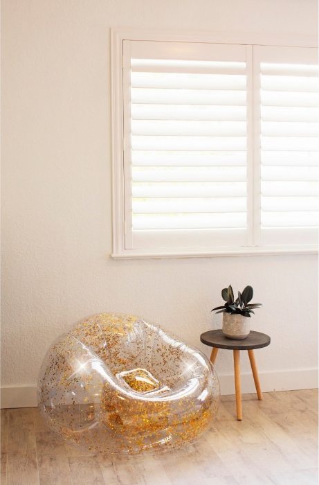 sillon inflable plástico con glitter brillo dorado 