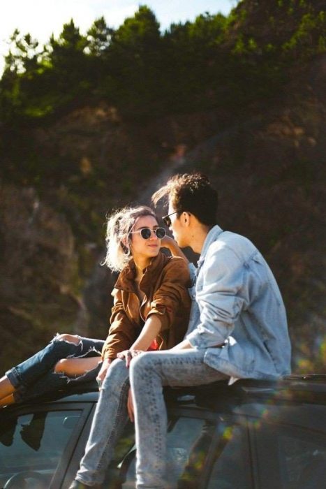 Pareja hablando