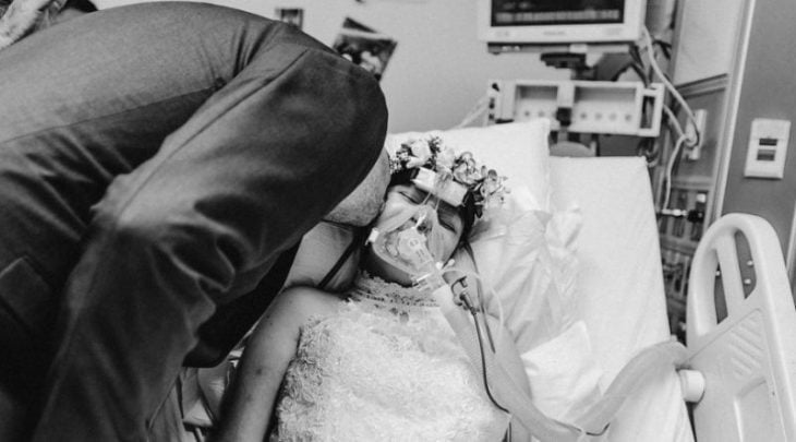 Chica se casa antes de morir de cáncer