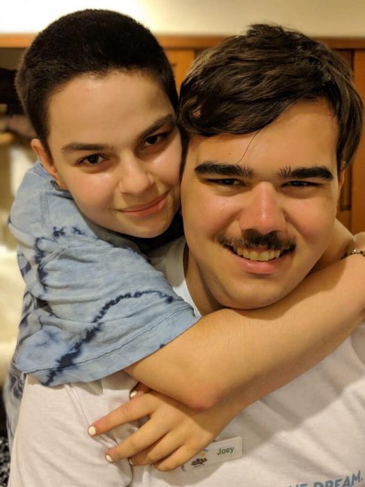 Chica se casa antes de morir de cáncer