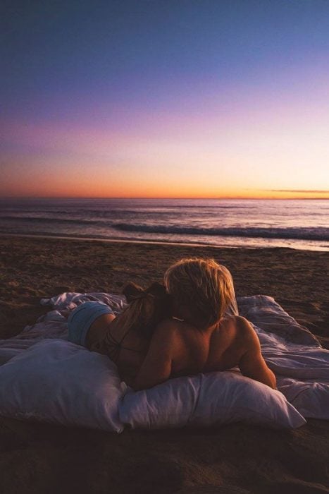 Pareja en la playa