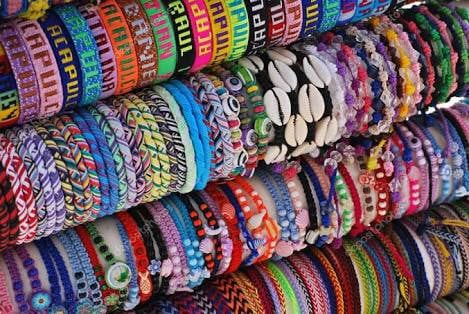 pulseras bordadas de colores 