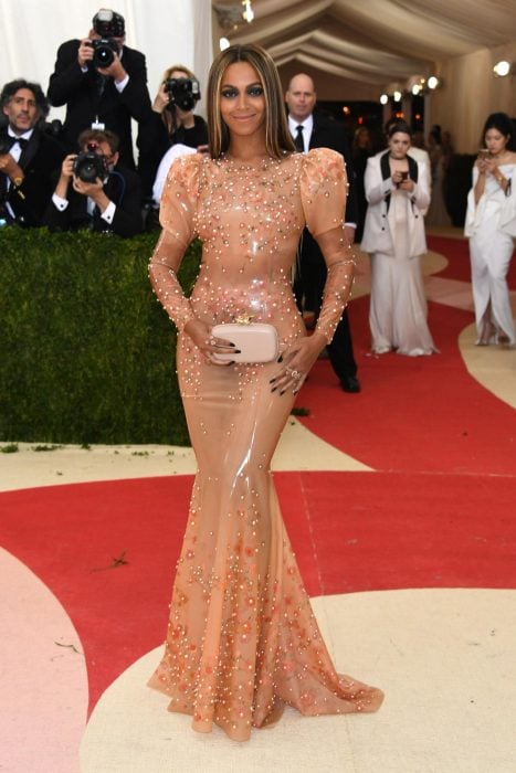 Beyoncé con un vestido de latex en los Met gala 