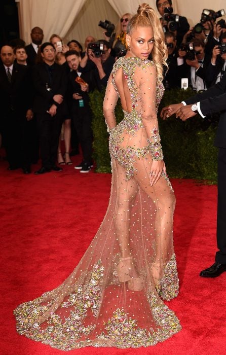 Beyoncé con un vestido de transparencias en los Met gala 
