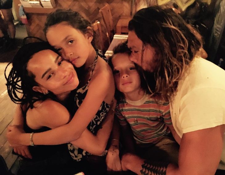 Jason Momoa junto a su esposa e hijos