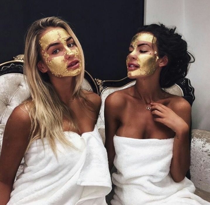 amigas con mascarilla 