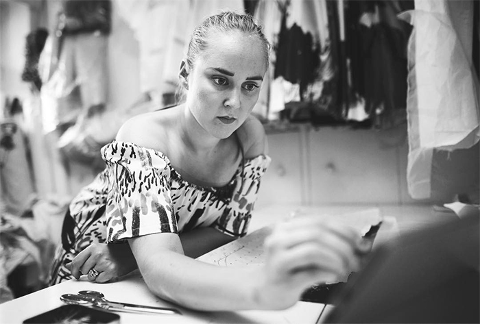 Edda gimmnes diseñadora plagiada por Moschino