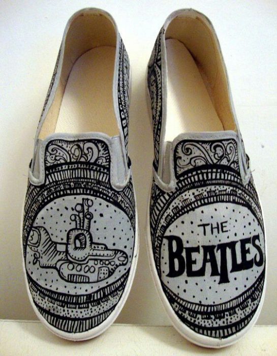 Tenis con diseño de The beatles