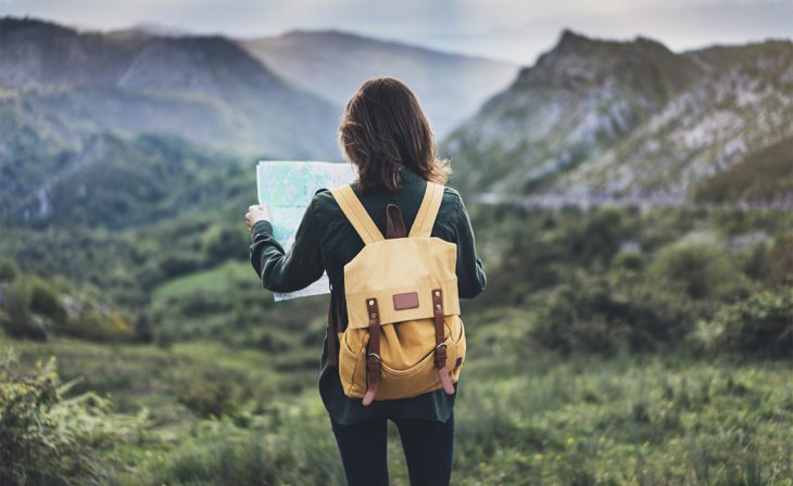 Chica viajando sola