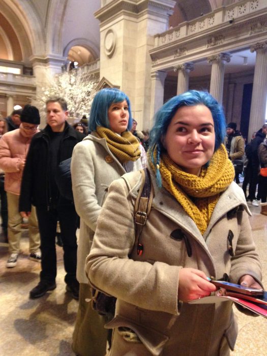 Chicas idénticas se parecen a Coraline y la puerta secreta