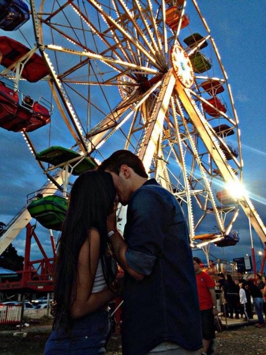 Pareja en la feria