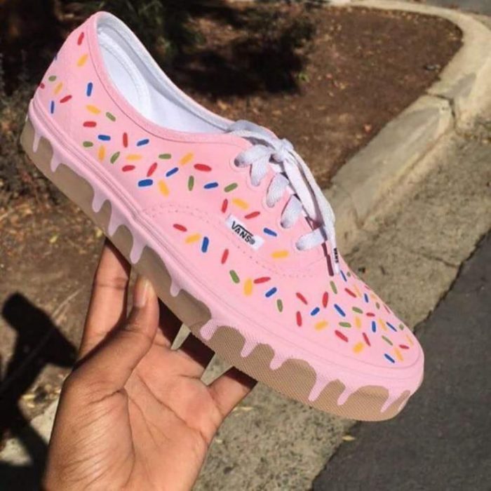 Tenis con diseño de donas