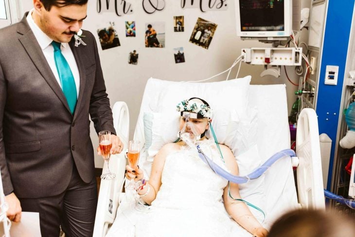 Chica se casa antes de morir de cáncer