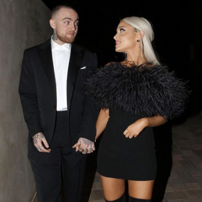 Mac Miller y Ariana Grande paseando tomados de la mano