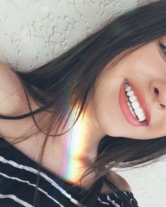 chica con sonrisa bonita 