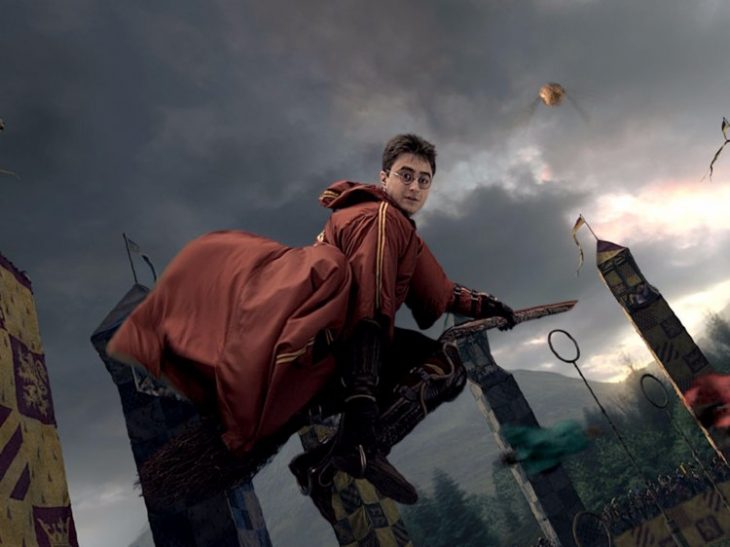 Escena de Harry Potter jugando quidditch