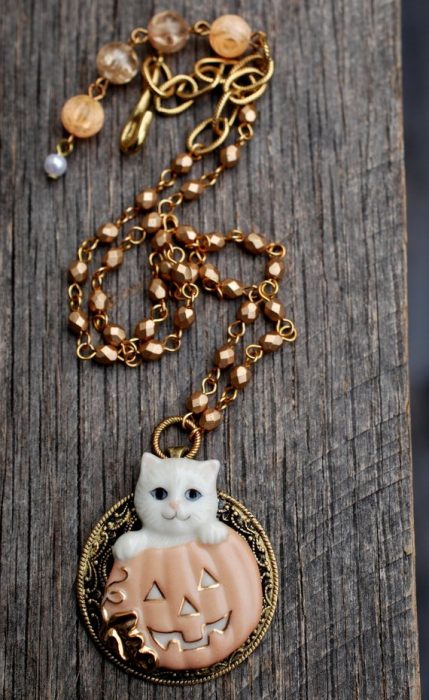 Collar de gato con calabaza para halloween