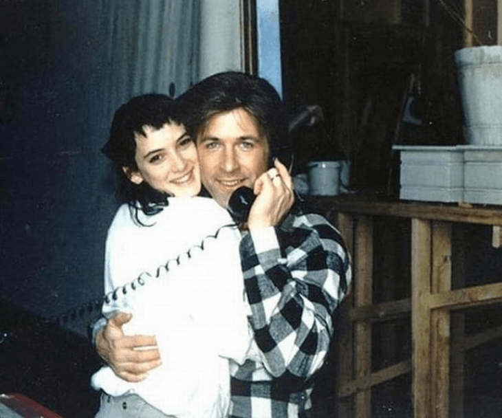 Winona Ryder y Alec Baldwin en el set de Beetlejuice en 1987