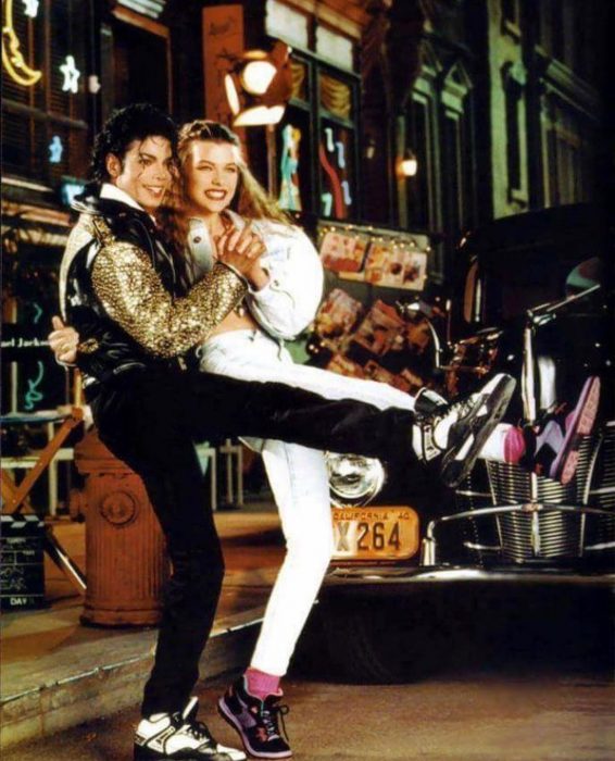 Michael Jackson y Milla Jovovich en un anuncio publicitario de zapatos en 1990