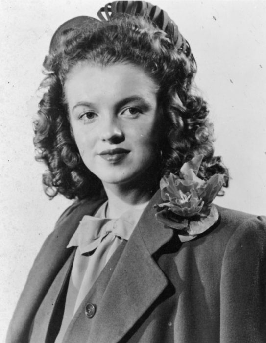 Una joven  y castaña Marilyn Monroe de 14 años en 1940