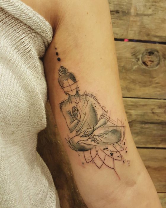 Tatuaje de buda en el brazo