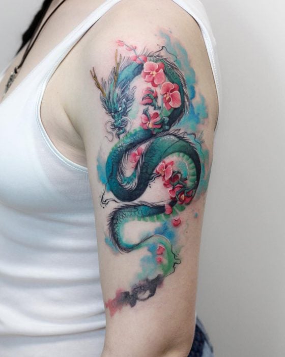 Tatuaje de dragón en el brazo