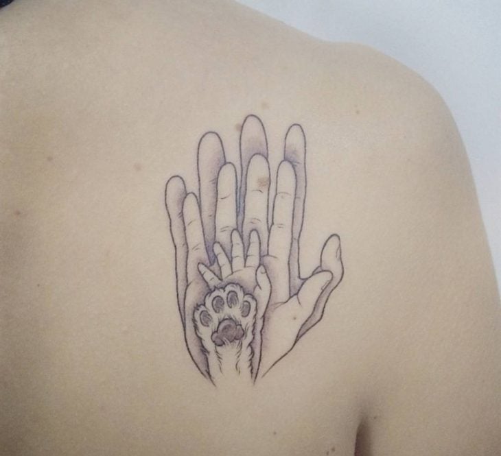 Tatuaje de las manos de la familia