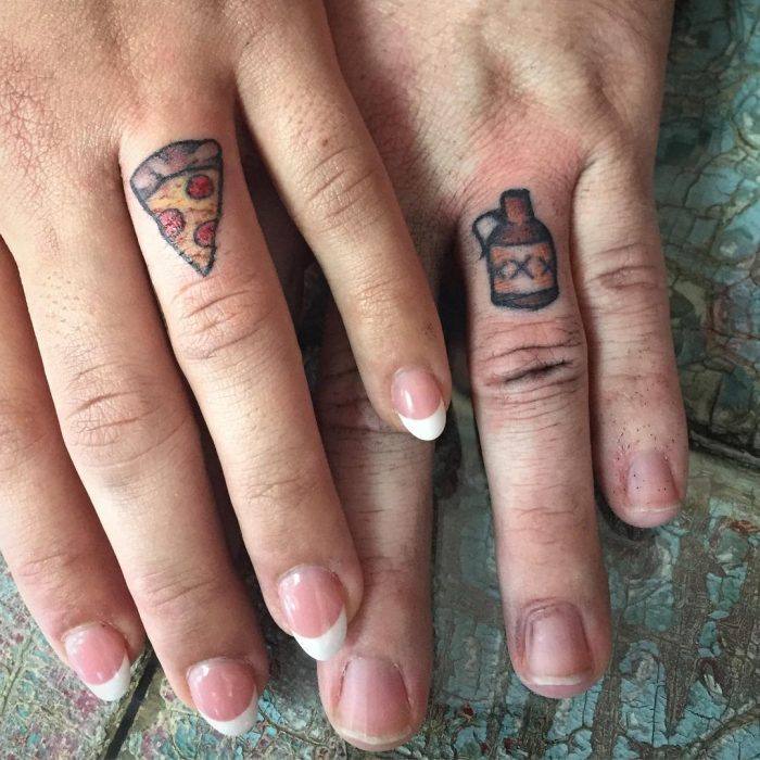 Anillos para pareja en forma de pizza y cerveza 