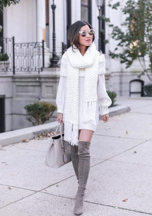 Chica con vestido blanco de invierno y bufanda