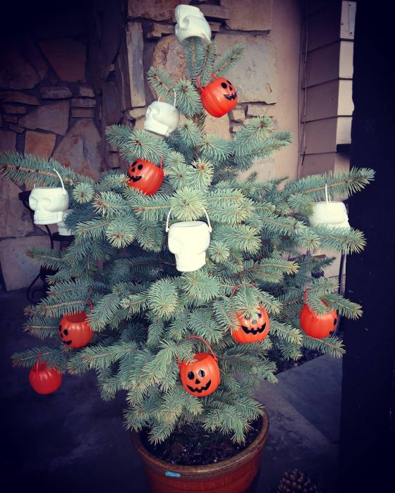 14 Árboles de Halloween para las personas que ya se aburrieron de la Navidad
