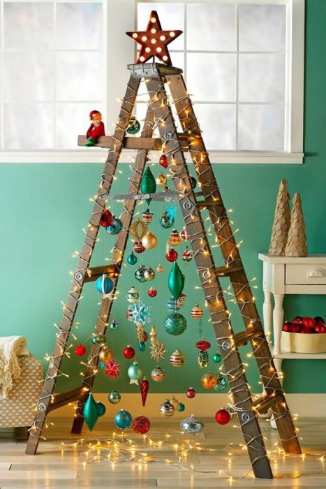 árbol de Navidad fabricado con una escalera