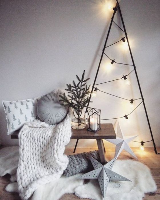 árbol de Navidad fabricado con luces 