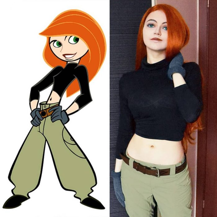 Chica cosplayer disfrazada de Kim Possible