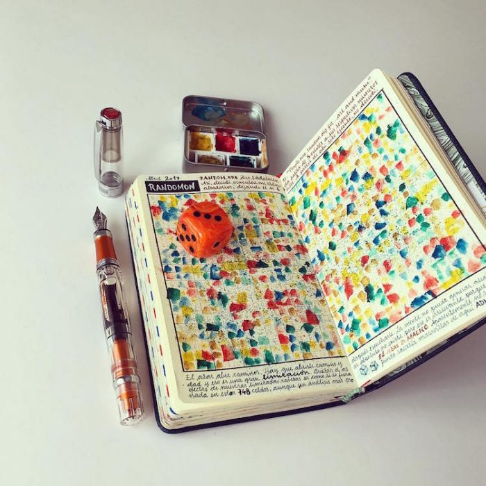 manchas de colores en un cuaderno