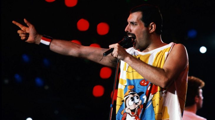 Freddie Mercury durante un concierto